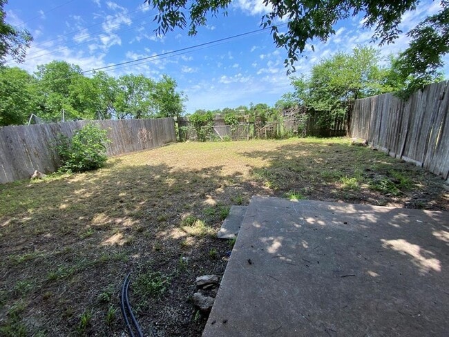 Building Photo - 11200 Renel Dr