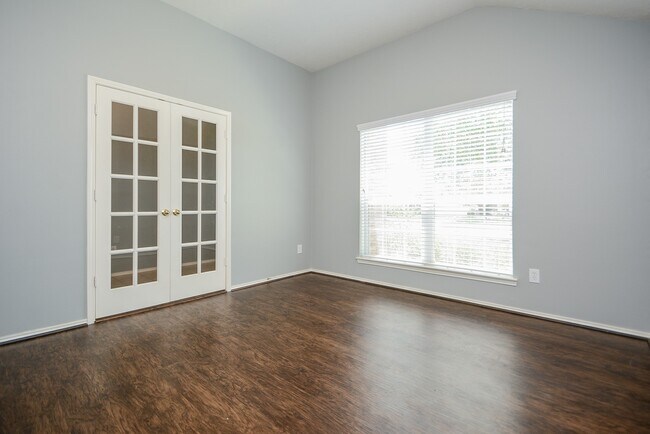 Building Photo - 24914 Oconee Dr