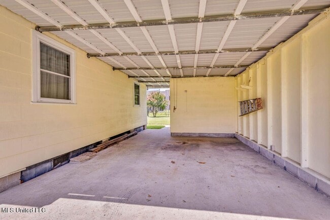 Building Photo - Timeless Charm in Ocean Springs’ Most Walk...