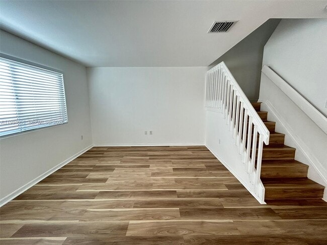 Building Photo - 6255 SW Kendale Lakes Cir