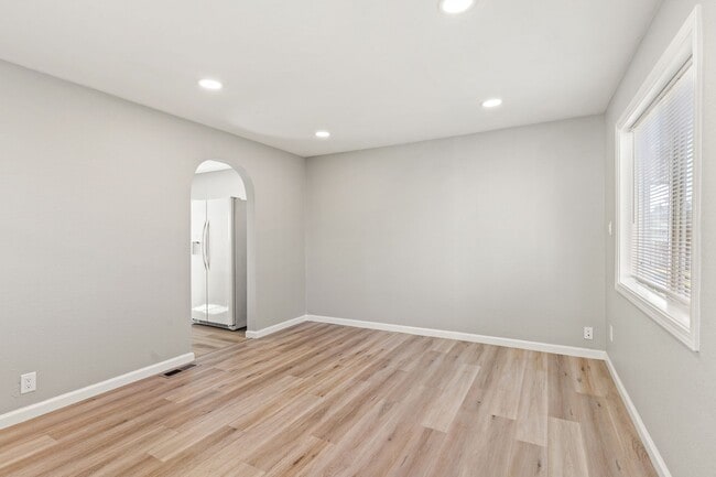 Building Photo - Remodeled 4-Bedroom House w/ Private Yard in Oakland