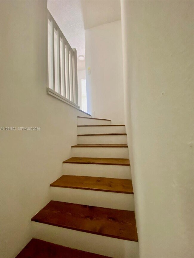 Building Photo - 8975 Palm Tree Ln