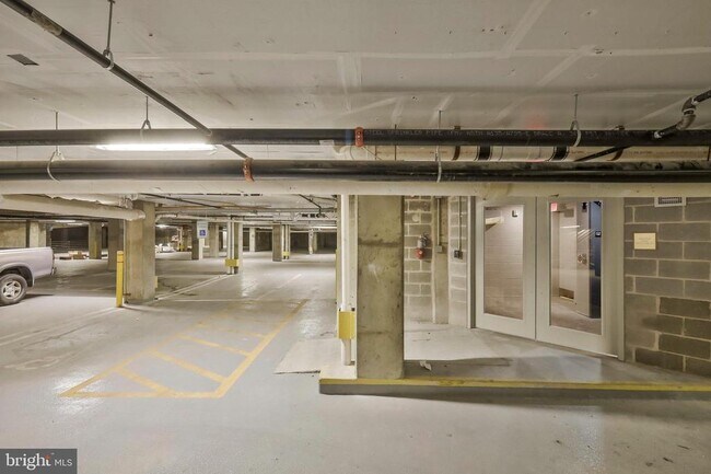 Building Photo - 635 Slaters Ln