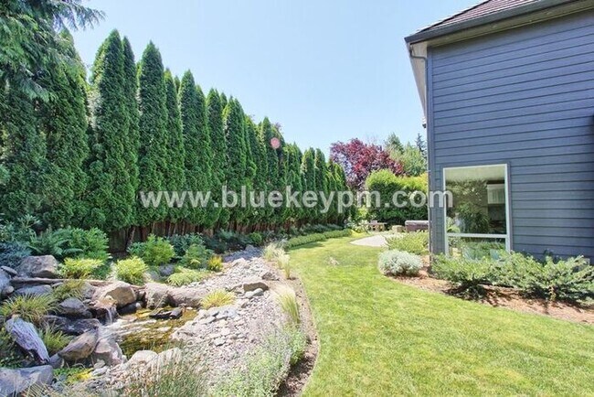 Building Photo - 3 Bed, 2.5 Baths Luxury Home Located Near ...