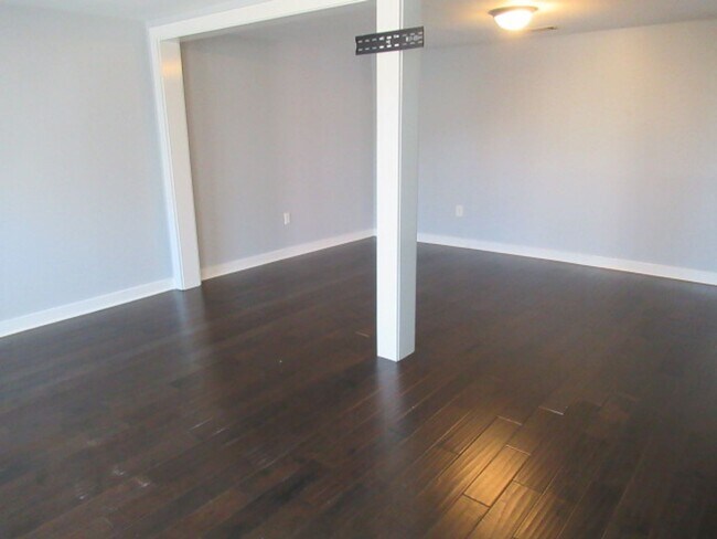 Building Photo - Burson Ave. 627C