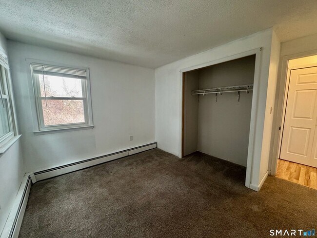 Building Photo - 12 Nutmeg Dr