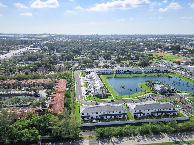 Building Photo - 4957 Oakmont Dr