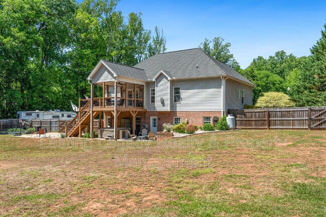 Building Photo - 187 Marbrook Dr