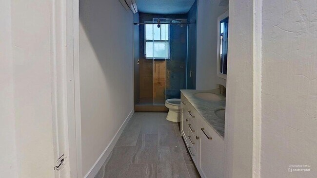 Building Photo - 135 1/2 Wentworth Street