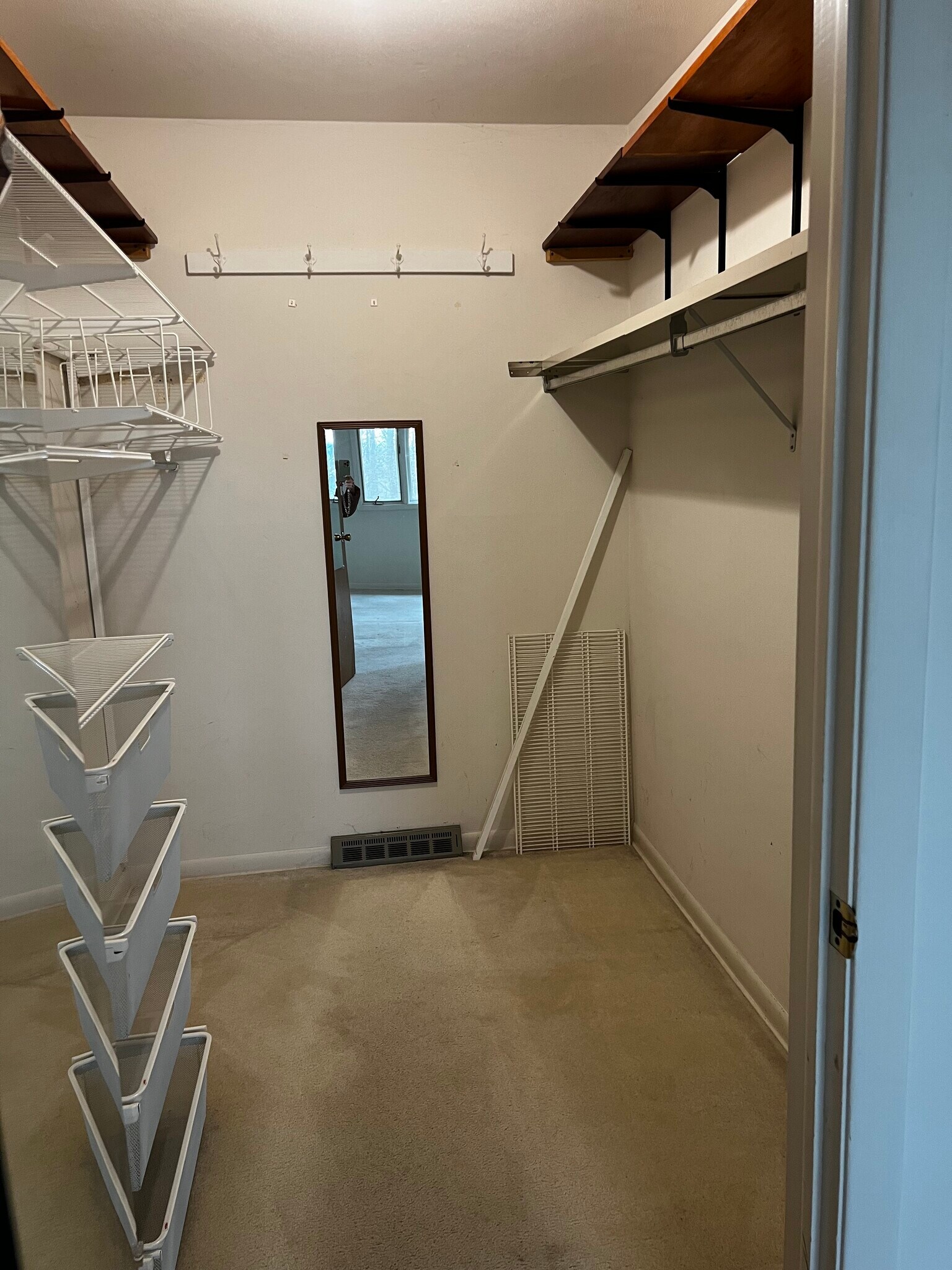 Building Photo - 142 Burleigh Dr