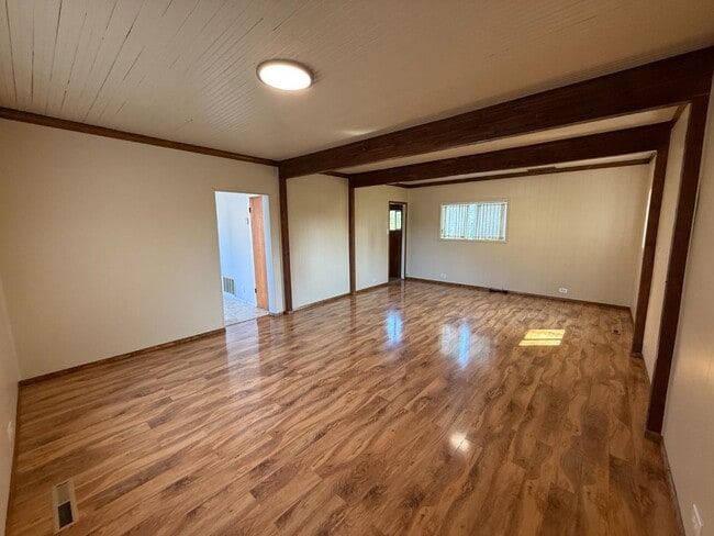 Building Photo - 490 5th Ave
