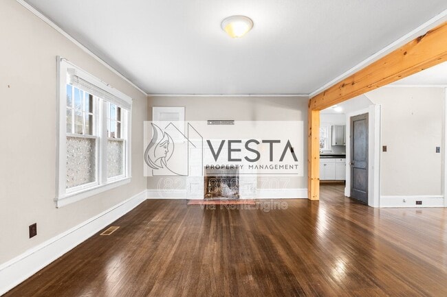 Building Photo - 68 Maple St