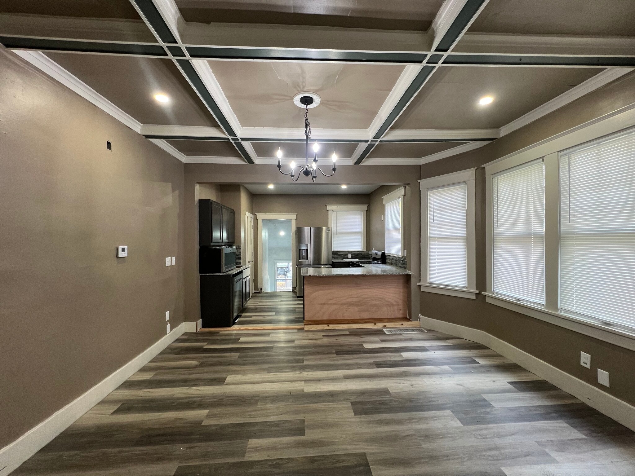 Building Photo - 610 W Armstrong Ave