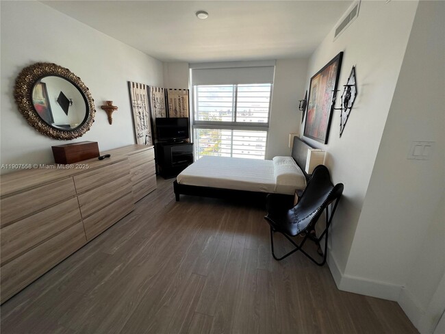 Building Photo - 1025-1092 92nd St