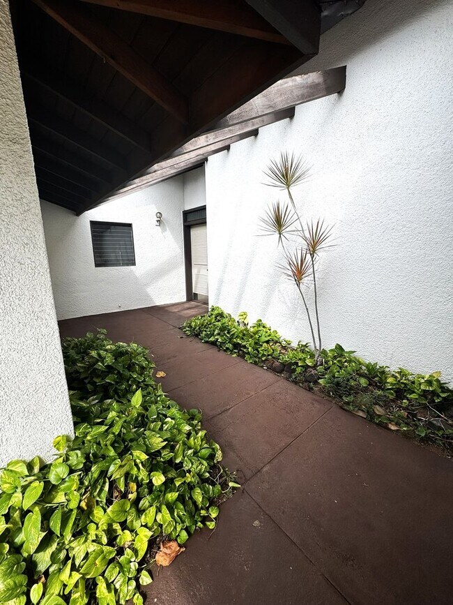 Building Photo - 3/2/2 - Spacious Golf Course Home in Gated Queens Gate II