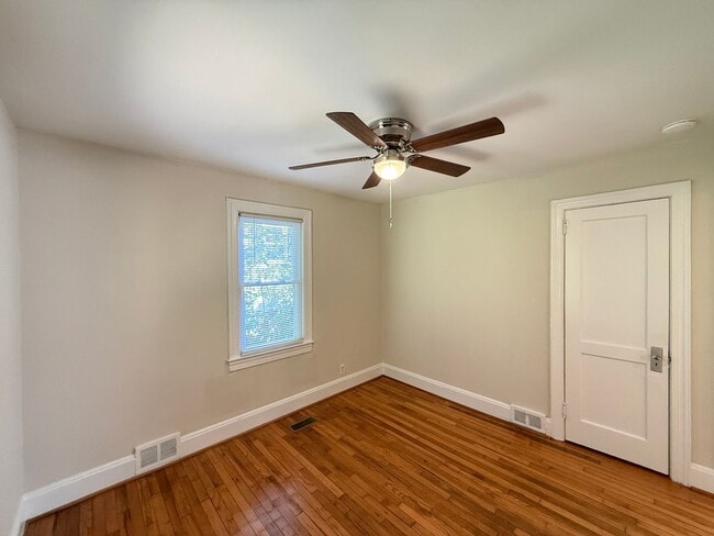 Building Photo - 1320 Miller St