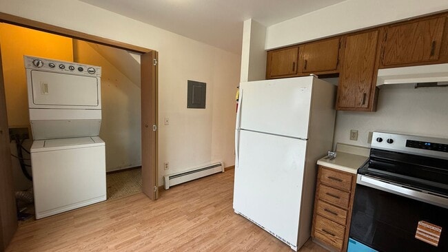 Building Photo - A lovely (1) one bedroom, (1) one bathroom Townhouse style condo!