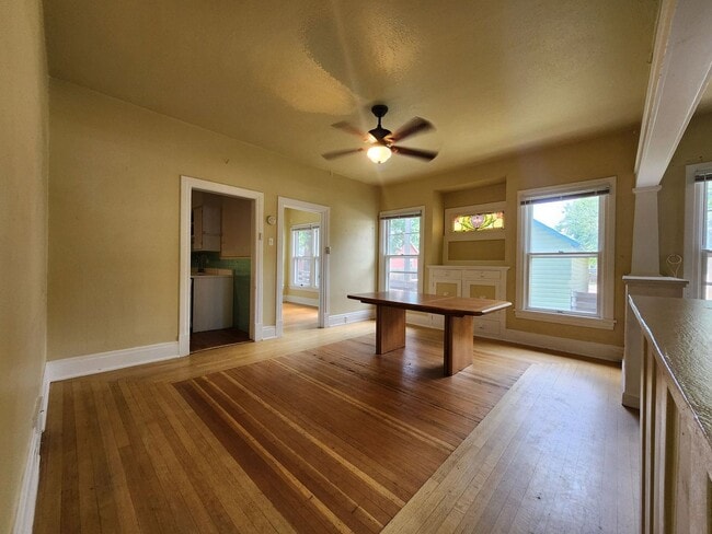 Building Photo - Victorian Home Downtown – Available NOW