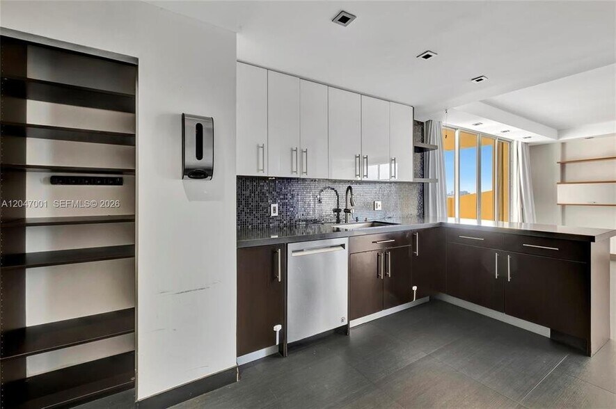 Building Photo - 11111 Biscayne Blvd