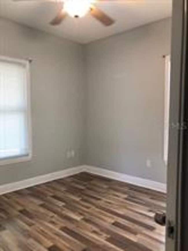 Building Photo - 2 Bedroom / 2 Bath Bungalow in Sanford's Historic District!