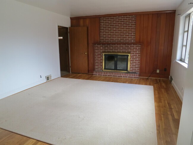 Building Photo - 113 Wedgefield Ave