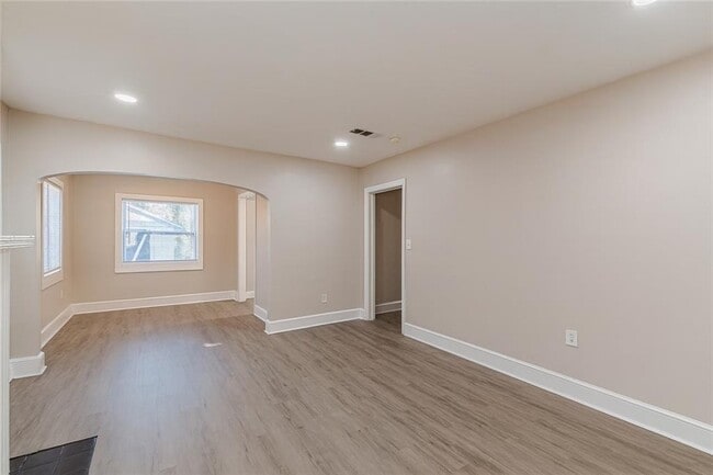 Building Photo - 1376 Westmont Rd SW