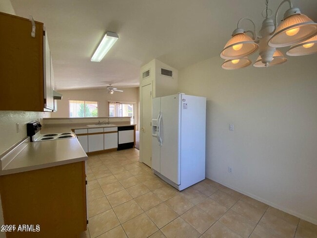 Building Photo - 1461 E La Costa Dr