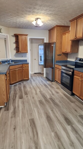 Building Photo - 45 Spring Valley Way