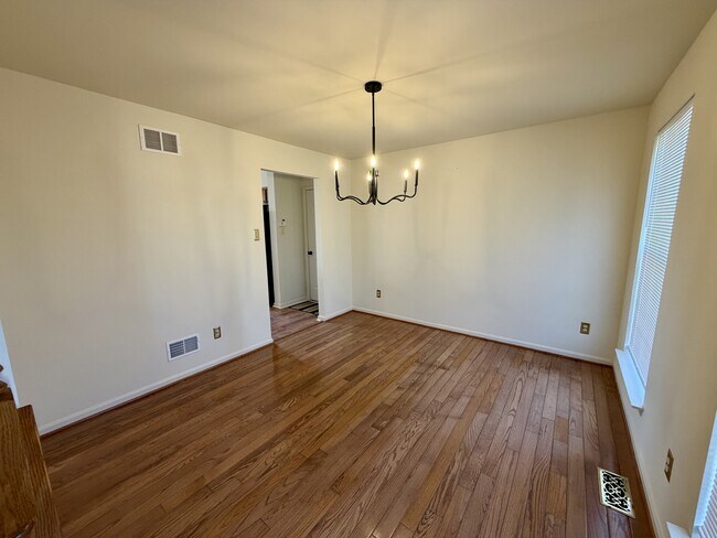 Building Photo - 197 Glenhurst Dr