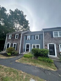 Building Photo - 2 Bedroom, 1.5 Bath condo w/ wonderful vie...
