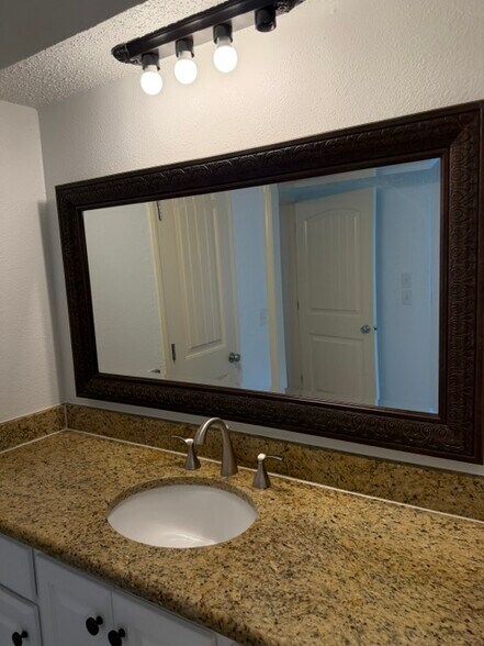 Building Photo - 12301 Arrowhead Ter
