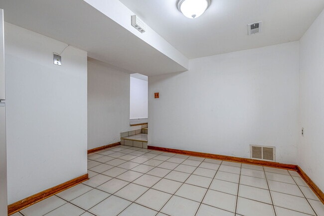 Building Photo - 7408 W Addison St