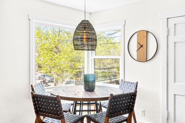 Building Photo - Fully Furnished 3-Bedroom, 1-Bath Modern B...