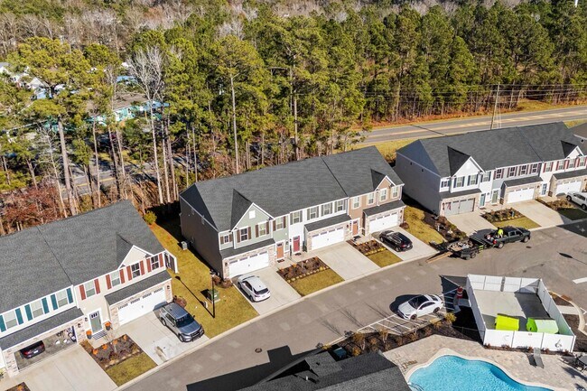 Building Photo - 324 Golan Cir