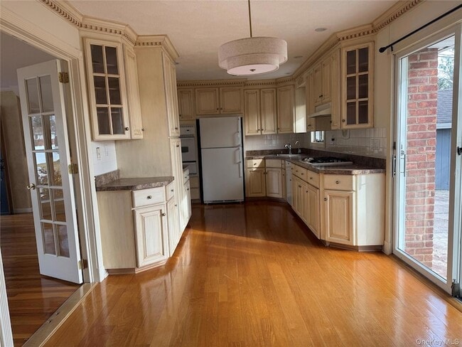 Building Photo - 14 Genesee Dr