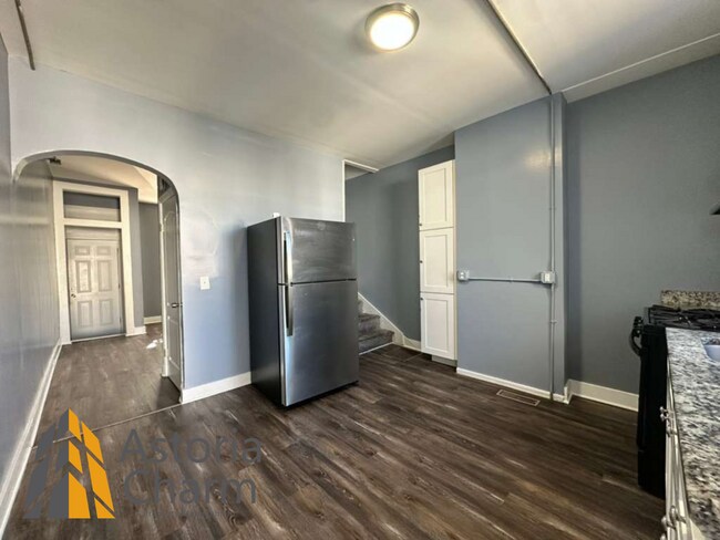 Building Photo - Move In Ready 2 Bedroom Home with Fresh Up...
