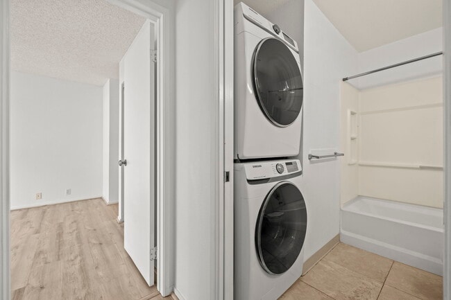 Building Photo - 91-284-284 Hanapouli Cir