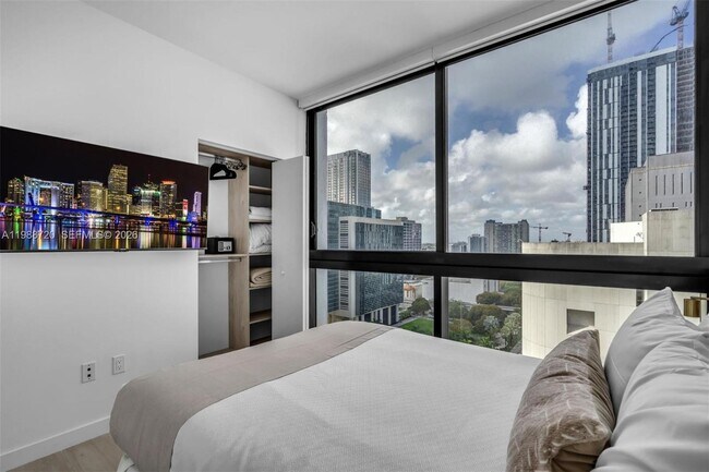 Building Photo - 225 N Miami Ave