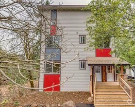 Building Photo - Urban Craftsman Milwaukie Townhome