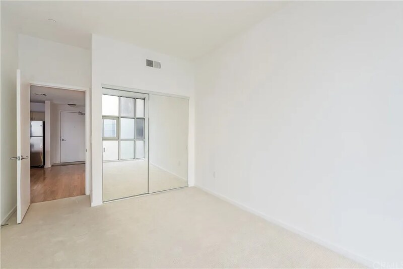 Building Photo - 630 W 6th St