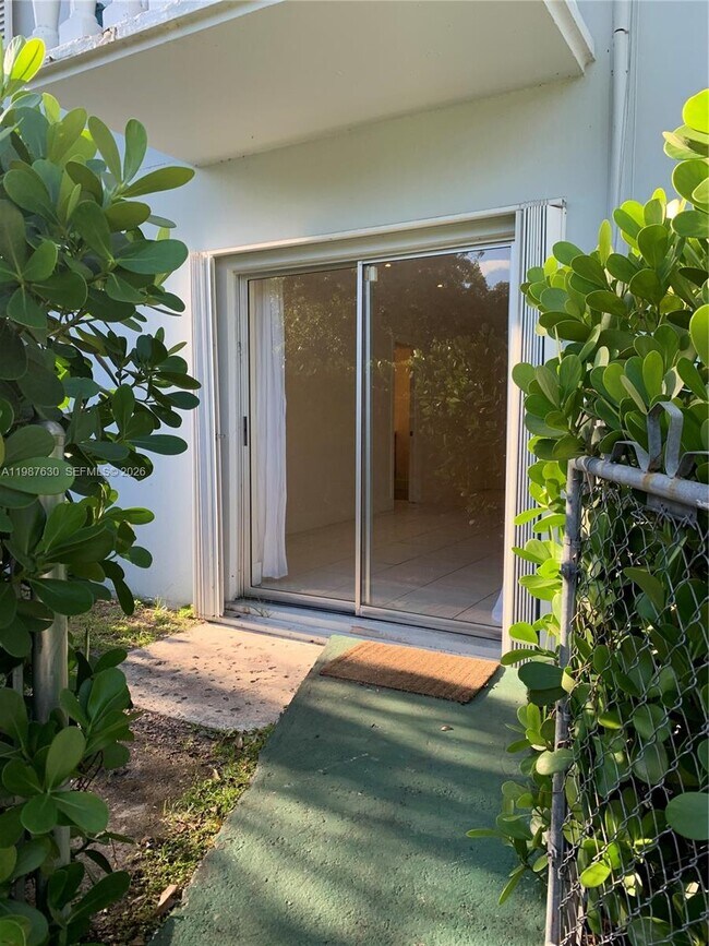 Building Photo - 1200 Mariposa Ave