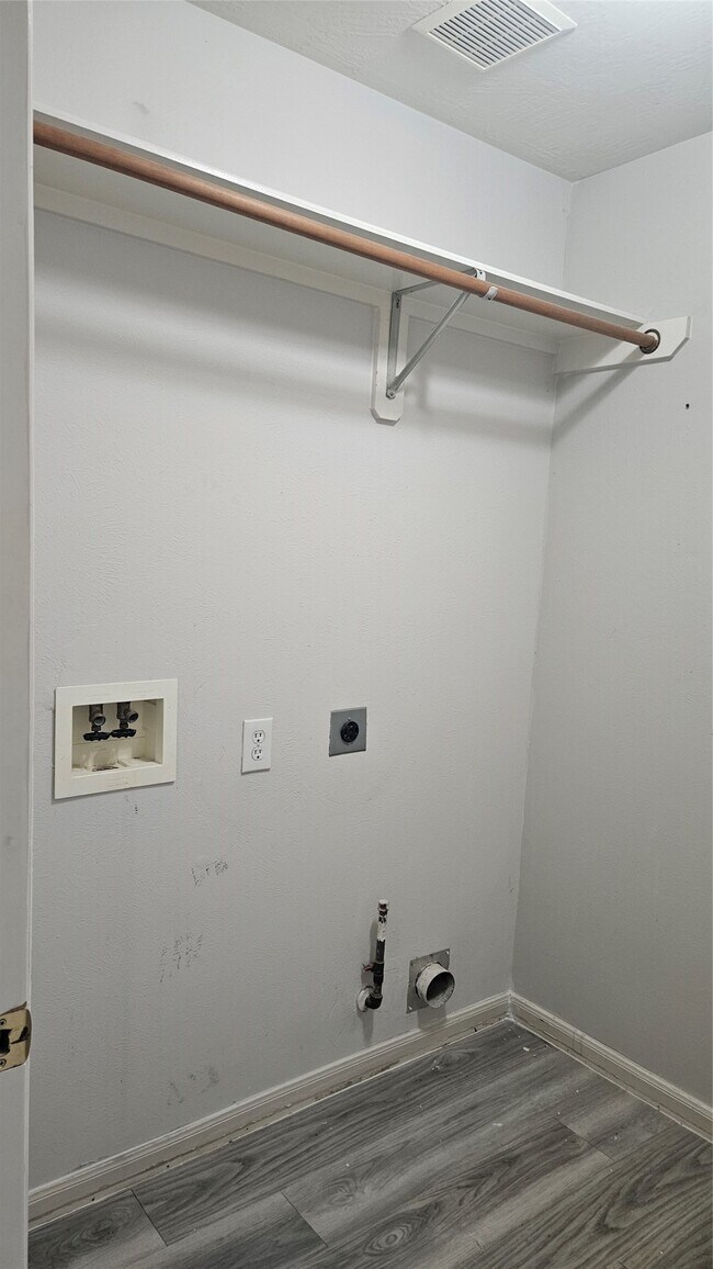 Building Photo - 12114 Dover Mdw