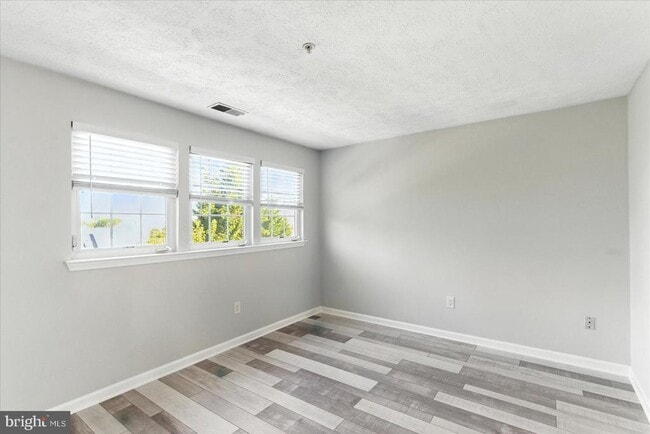 Building Photo - 1065 Jeanett Way