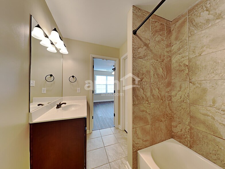 Building Photo - 1246 Carlton Ridge Dr