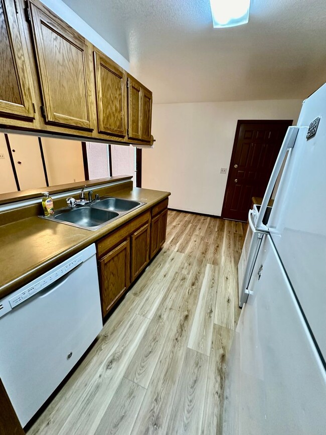 Building Photo - 3 Bedroom Home for Rent in North Pole!