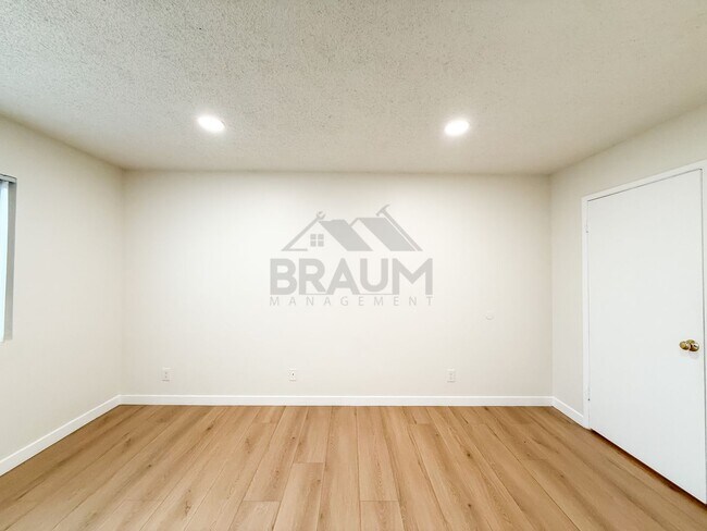 Building Photo - 13347 Victory Blvd