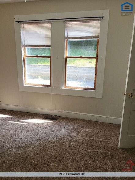 Building Photo - 1933 Fenwood Dr