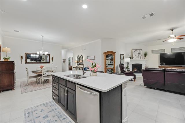 Building Photo - 1313 Benavites Dr