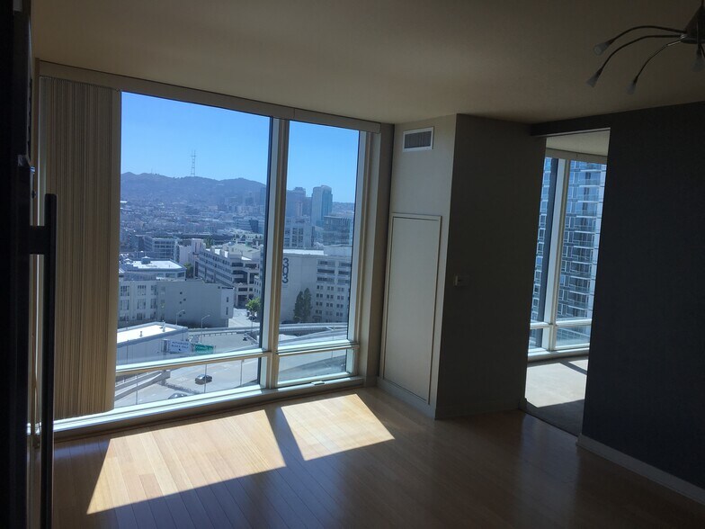 Building Photo - 425 1st