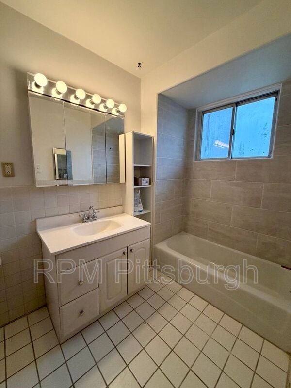 Building Photo - 1011 2nd St